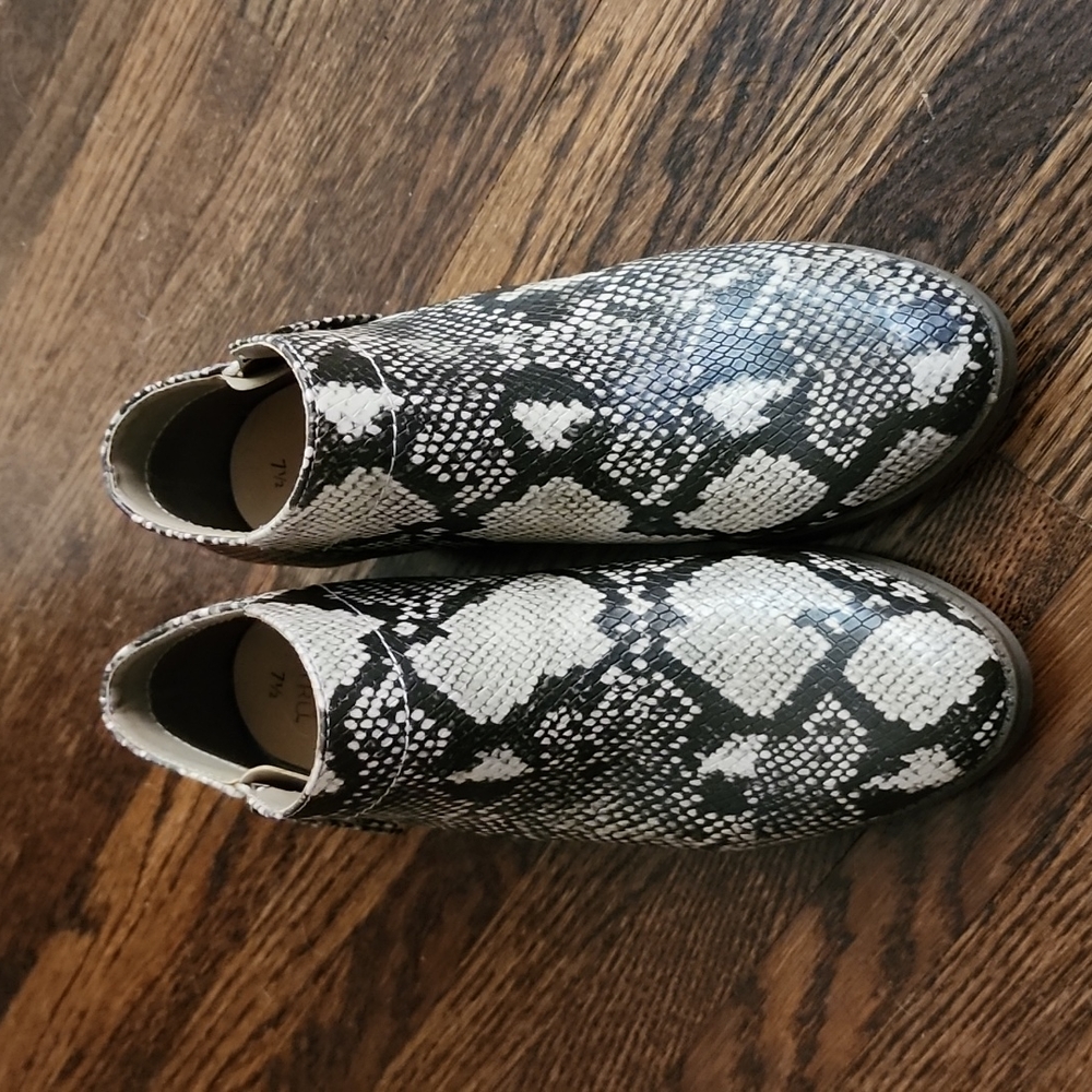 Snake skin pattern ankle booties